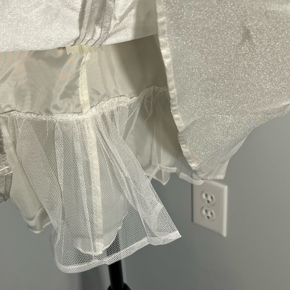 Teeze Me Juniors' Embroidered Halter Fit & Flare Dress size 5.  NEW with tag. - Picture 5 of 8